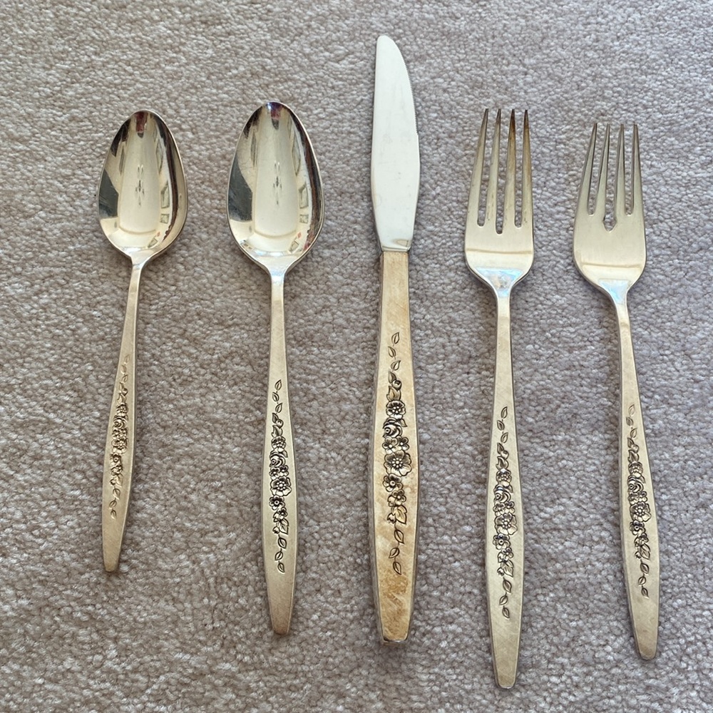 International Deep Silver Laurel Mist Set of 5 Pieces---8 Sets Available